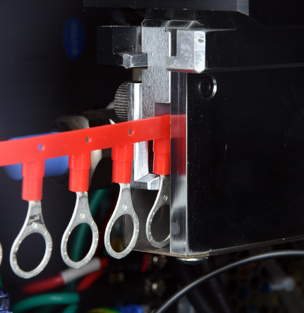 連帶端子剝皮壓接機